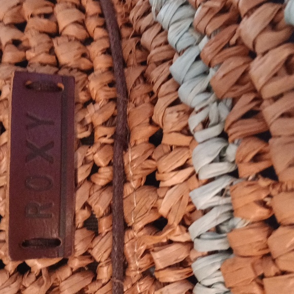 ROXY Sun Hat 🌞🦩 - Picture 3 of 8